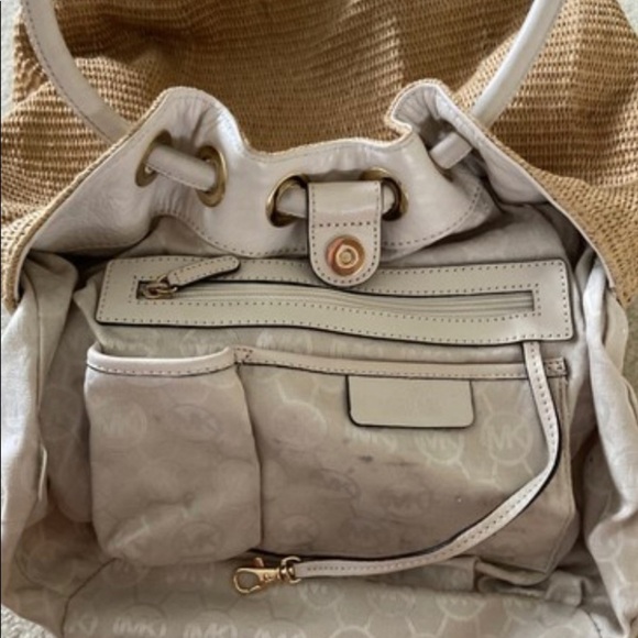 Michael Kors Straw bag with off white leather and gold MK logo and tassel - Picture 7 of 8